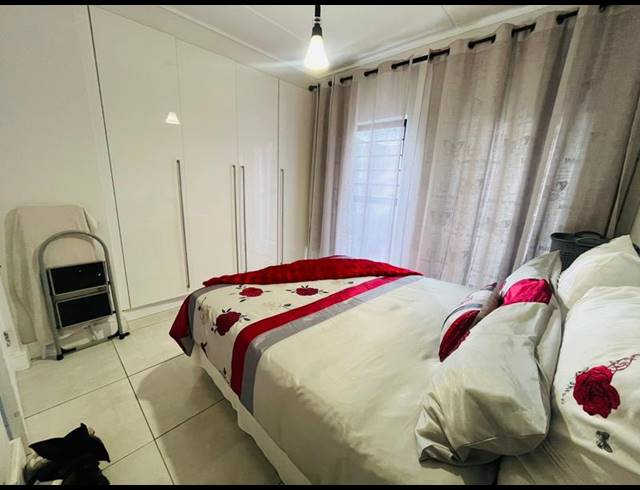 3 BEDROOM APARTMENT FOR SALE IN WATERFALL